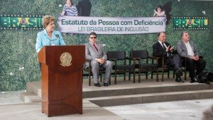 Presidente Dilma Rousseff durante cerimônia de sanção do Estatuto da Pessoa com Deficiência